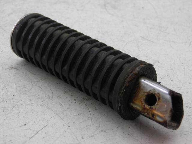 photo de RIGHT REAR FOOTREST HONDA VT C SHADOW 125 (1999 - 2007)