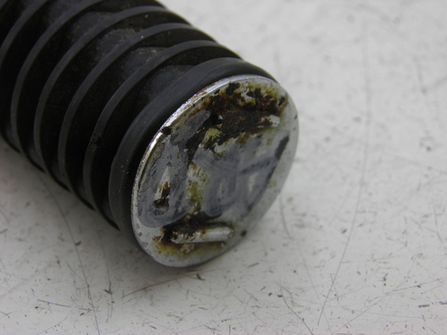 photo de RIGHT REAR FOOTREST HONDA VT C SHADOW 125 (1999 - 2007)