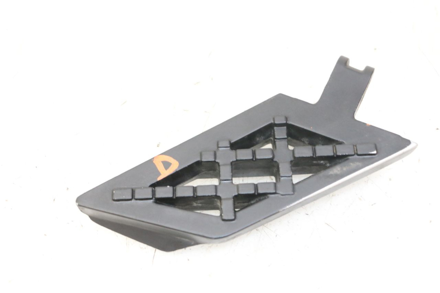 photo de REAR RIGHT FOOTREST PEUGEOT KISBEE 4T 50 (2018 - 2022)