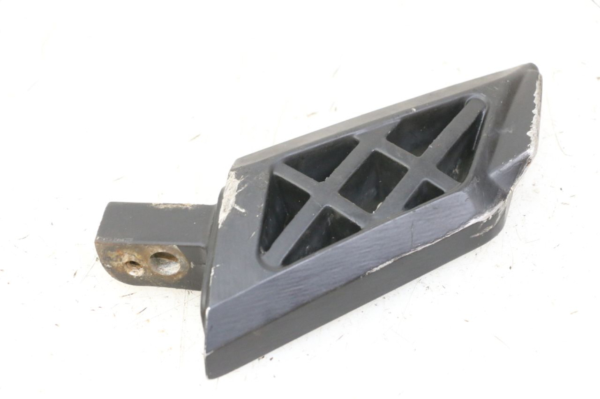 photo de REAR RIGHT FOOTREST PEUGEOT KISBEE 4T 50 (2018 - 2022)