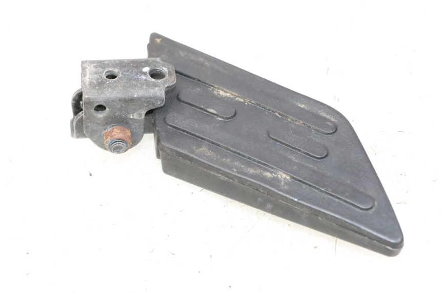 photo de REAR RIGHT FOOTREST PEUGEOT KISBEE 4T 50 (2018 - 2022)