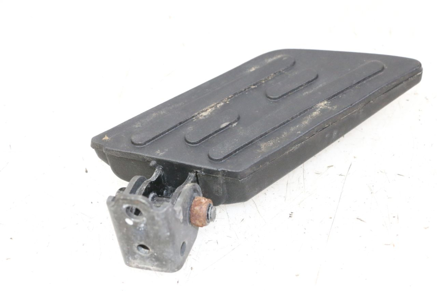 photo de REAR RIGHT FOOTREST PEUGEOT KISBEE 4T 50 (2018 - 2022)