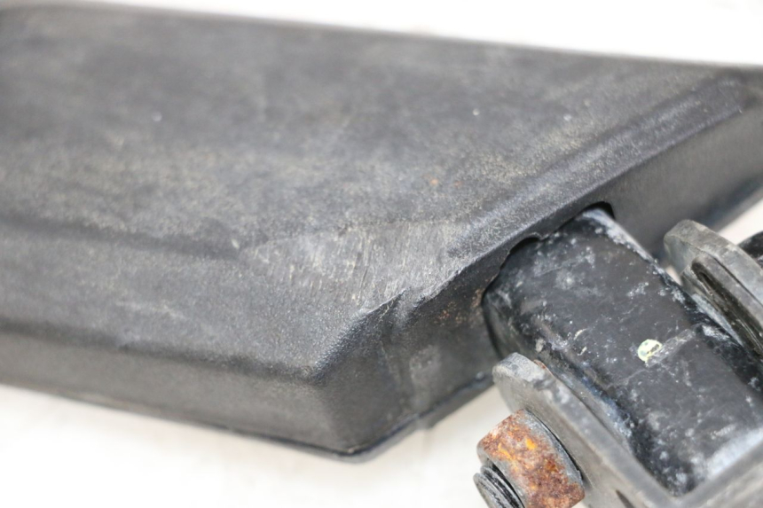 photo de REAR RIGHT FOOTREST PEUGEOT KISBEE 4T 50 (2018 - 2022)