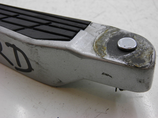 photo de REAR RIGHT FOOTREST KYMCO XCITING RI ABS 500 (2010)