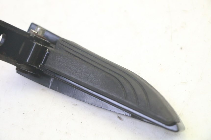 photo de REAR RIGHT FOOTREST PIAGGIO MP3 HPE 350 (2018 - 2020) - Component detail