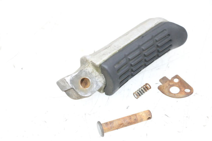 photo de REAR RIGHT FOOTREST HONDA NSR R 125 (1994 - 2003) - Component detail