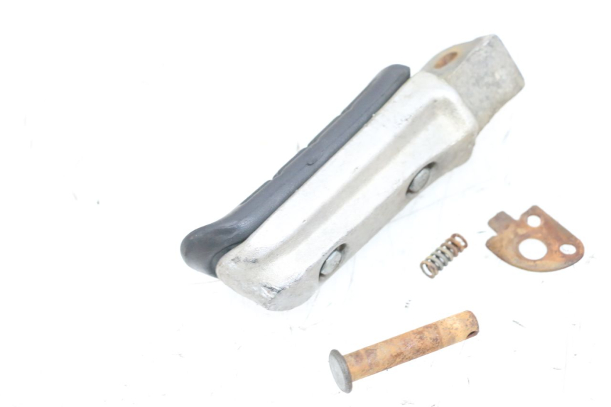 photo de REAR RIGHT FOOTREST HONDA NSR R 125 (1994 - 2003) - Zoom on usage condition