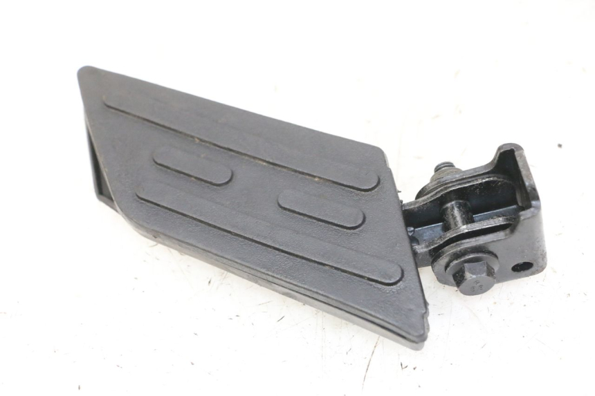 photo de RIGHT REAR FOOTREST PEUGEOT KISBEE 4T 50 (2010 - 2017)
