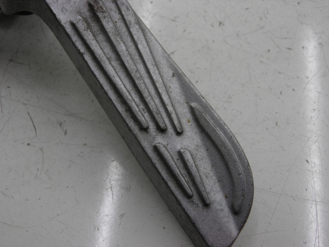 photo de REAR RIGHT FOOTREST PEUGEOT TWEET 125 (2010 - 2017)