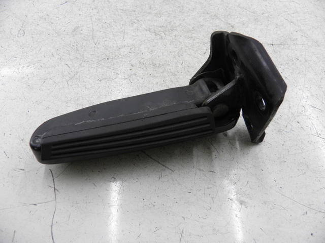 photo de REAR RIGHT FOOTREST PIAGGIO CARNABY 125 (2007 - 2011)