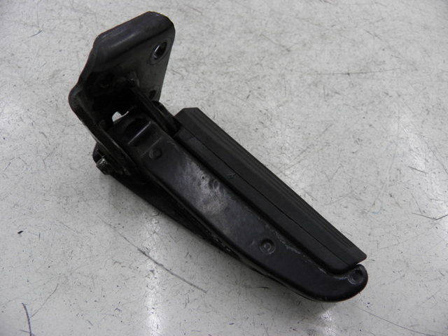 photo de REAR RIGHT FOOTREST PIAGGIO CARNABY 125 (2007 - 2011)