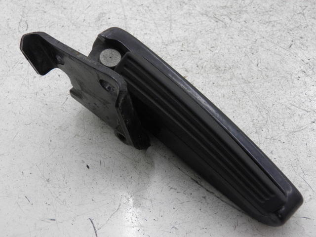 photo de REAR RIGHT FOOTREST PIAGGIO CARNABY 125 (2007 - 2011)