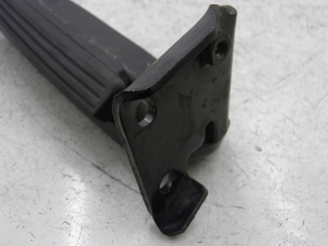 photo de REAR RIGHT FOOTREST PIAGGIO CARNABY 125 (2007 - 2011)