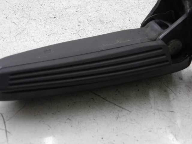 photo de REAR RIGHT FOOTREST PIAGGIO CARNABY 125 (2007 - 2011)