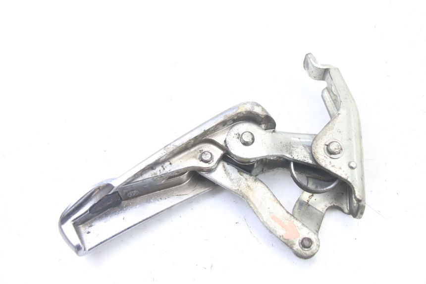 photo de RIGHT REAR FOOTREST PIAGGIO VESPA GRANTURISMO 125 (2003 - 2007)