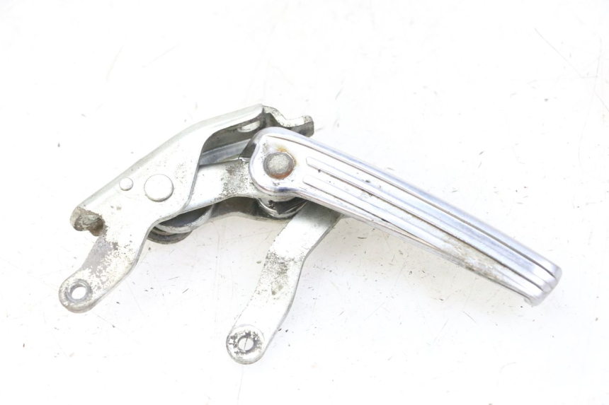 photo de REAR RIGHT FOOTREST PIAGGIO VESPA GRANTURISMO 200 (2004 - 2005)