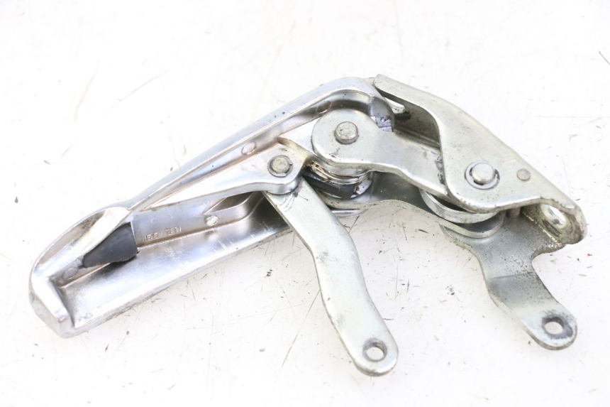 photo de REAR RIGHT FOOTREST PIAGGIO VESPA GRANTURISMO 200 (2004 - 2005)