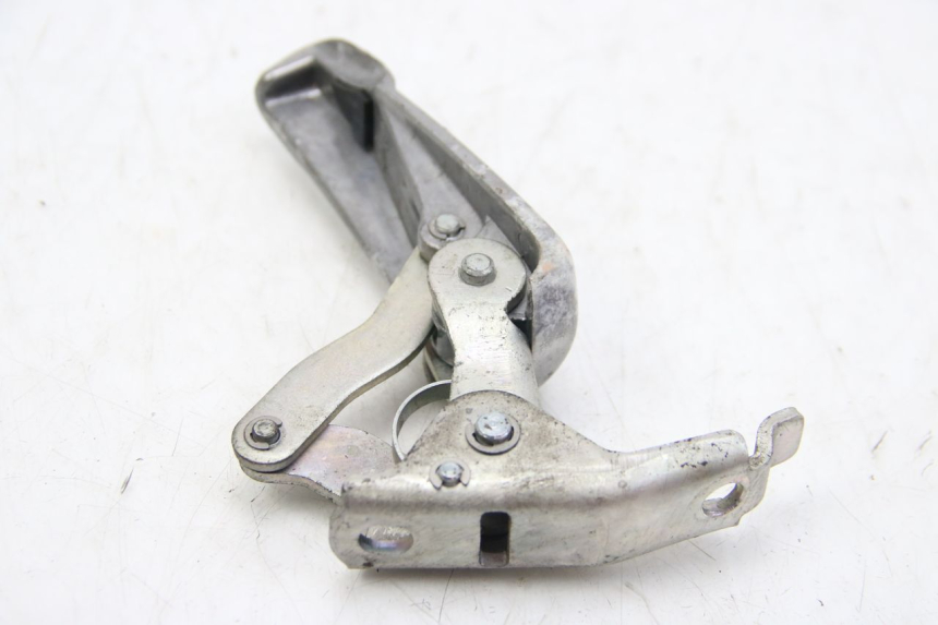 photo de RIGHT REAR FOOTPEG PIAGGIO VESPA GTS SUPER IE 125 (2009 - 2016)