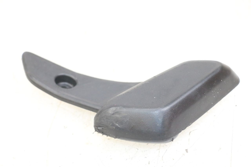 photo de REAR RIGHT FOOTREST PIAGGIO VESPA PRIMAVERA 4T 50 (2021 - 2024)