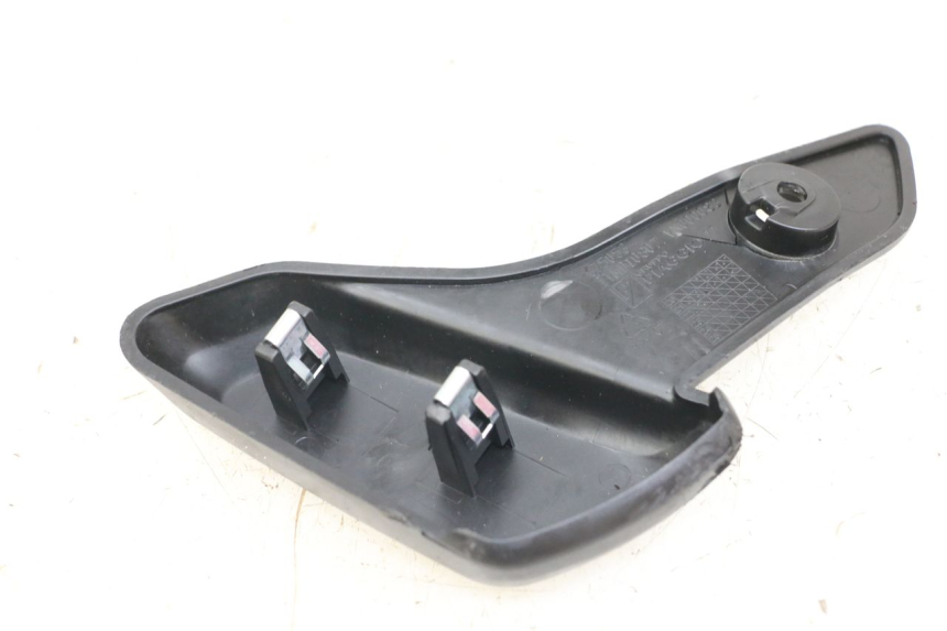 photo de REAR RIGHT FOOTREST PIAGGIO VESPA PRIMAVERA 4T 50 (2021 - 2024)