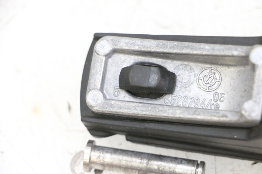 photo de REAR RIGHT FOOTREST BMW R GS 1250 (2021 - 2024) - Zoom on usage condition