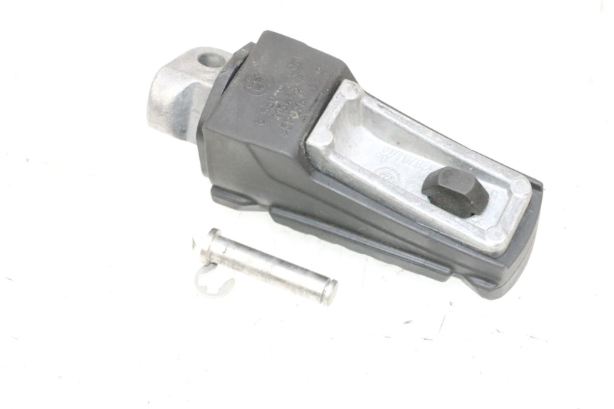 photo de REAR RIGHT FOOTREST BMW R GS 1250 (2021 - 2024) - Technical close-up