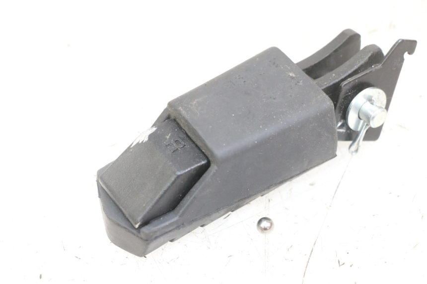 photo de REAR RIGHT FOOTREST ROYAL ENFIELD HYMALAYAN 410 (2016 - 2023)