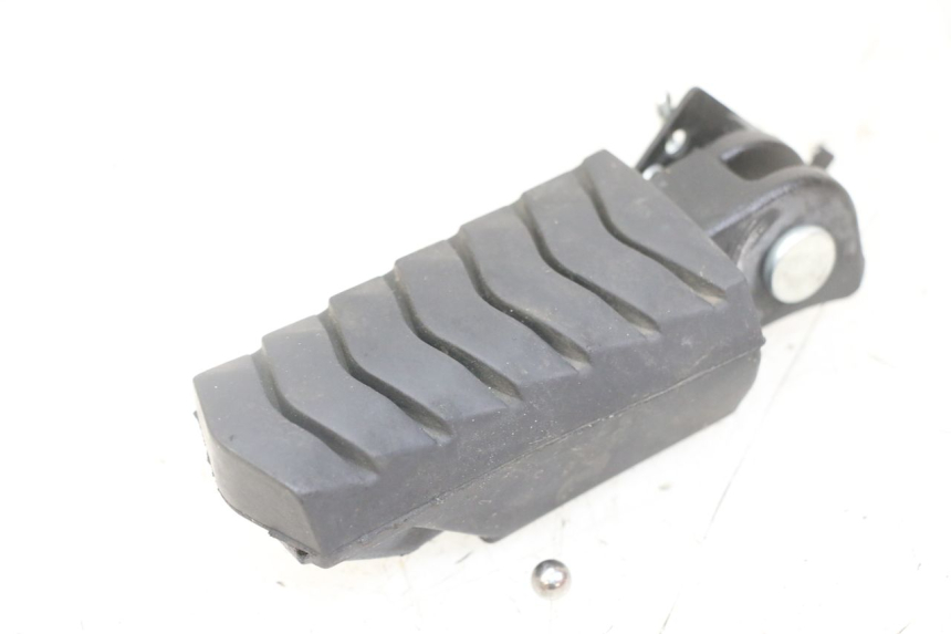 photo de REAR RIGHT FOOTREST ROYAL ENFIELD HYMALAYAN 410 (2016 - 2023)