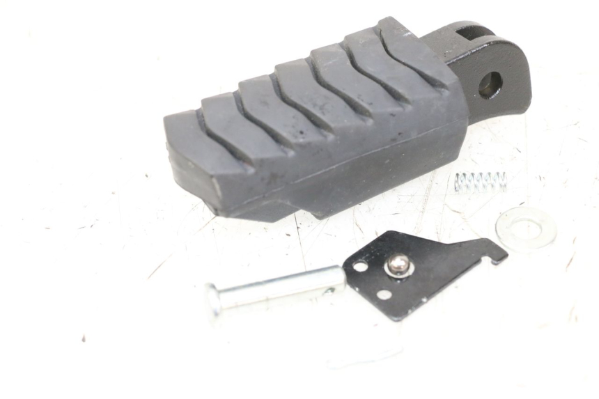 photo de REAR RIGHT FOOTREST ROYAL ENFIELD SCRAM 411 (2022 - 2024)