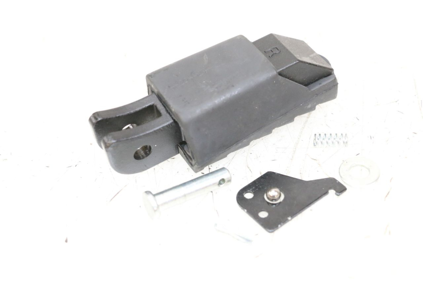 photo de REAR RIGHT FOOTREST ROYAL ENFIELD SCRAM 411 (2022 - 2024)