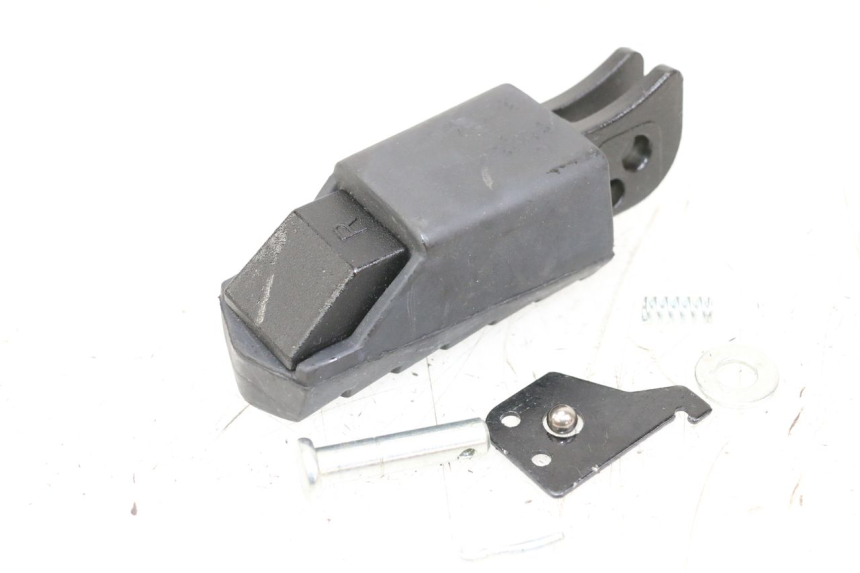 photo de REAR RIGHT FOOTREST ROYAL ENFIELD SCRAM 411 (2022 - 2024)