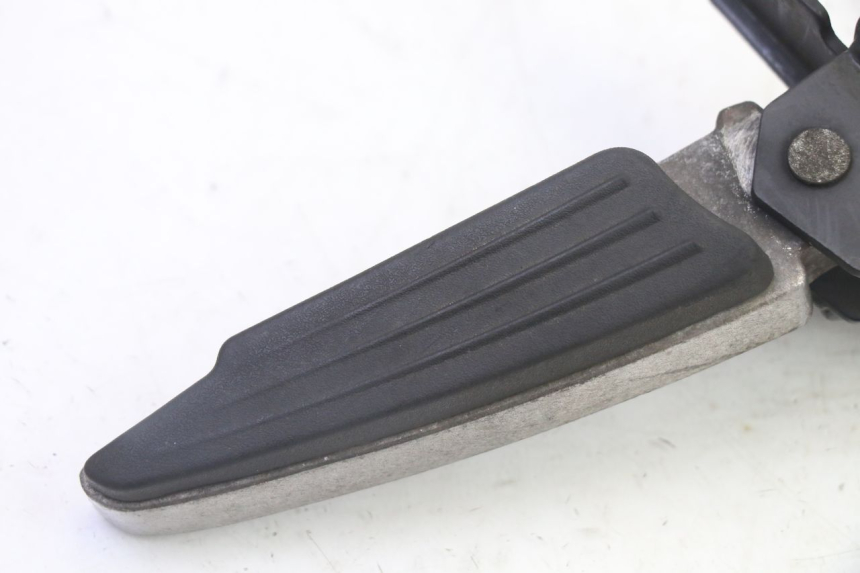 photo de REAR RIGHT FOOTREST PEUGEOT SATELIS 125 (2013 - 2018)