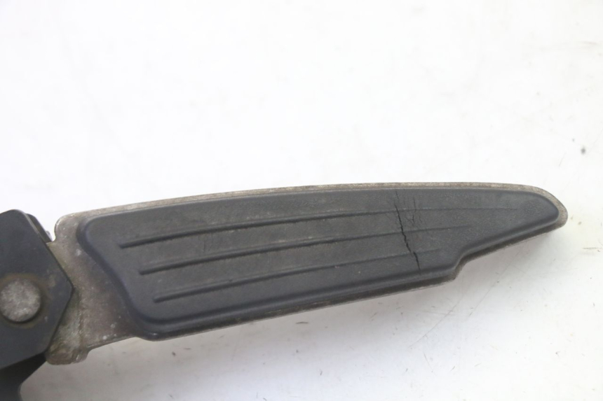photo de REAR RIGHT FOOTREST PEUGEOT SATELIS 125 (2010 - 2012)