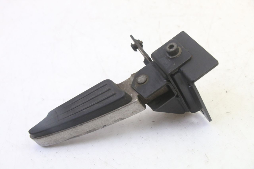 photo de REAR RIGHT FOOTREST PEUGEOT SATELIS 125 (2010 - 2012)