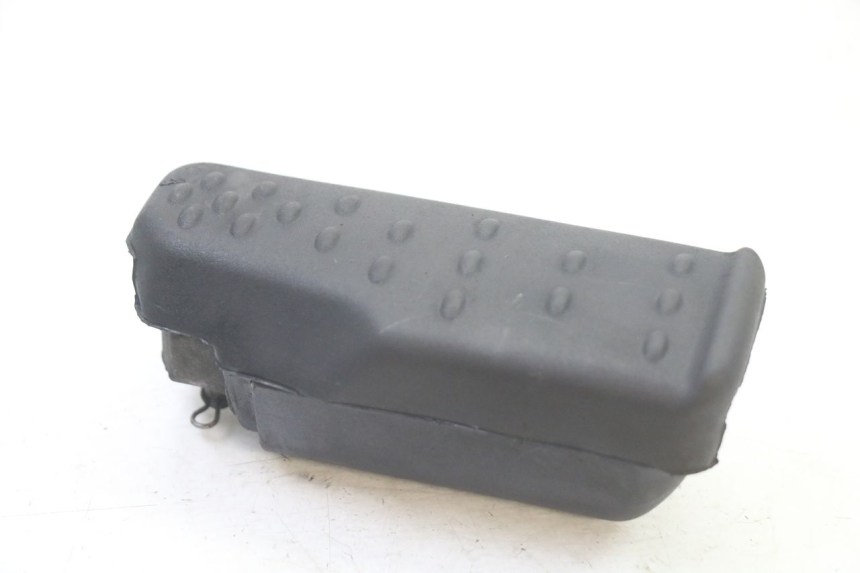 photo de REAR RIGHT FOOTREST APRILIA SCARABEO GT TOURING 125 (1999 - 2005)