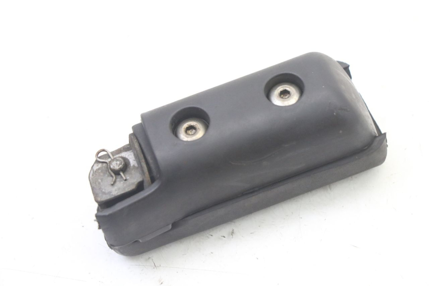 photo de REAR RIGHT FOOTREST APRILIA SCARABEO GT TOURING 125 (1999 - 2005)