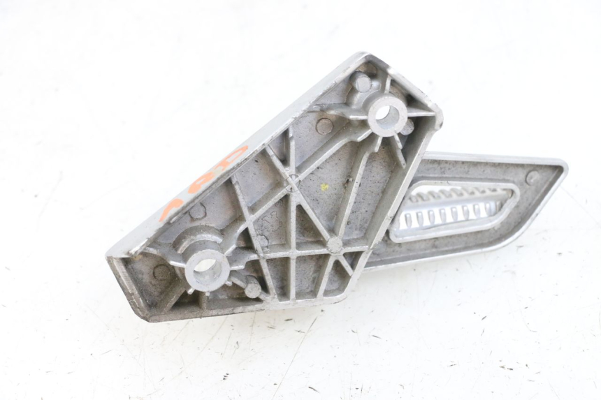 photo de REAR RIGHT FOOTREST PEUGEOT SPEEDFIGHT 4 4T EFI 50 (2021 - 2025) - Technical close-up
