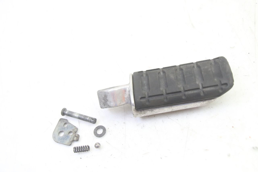 photo de REAR RIGHT FOOTREST HONDA ST PAN EUROPEAN 1300 (2002 - 2013)