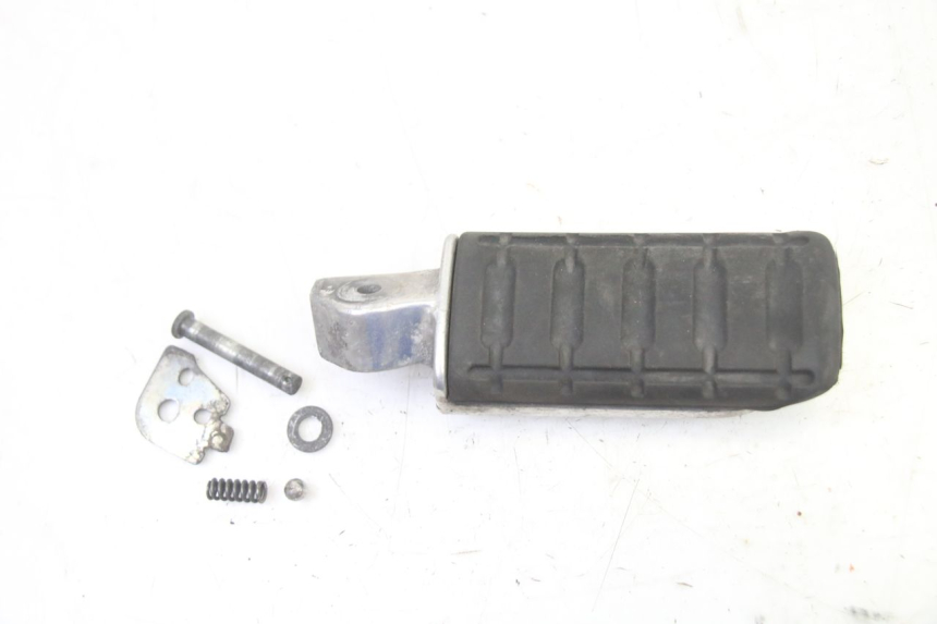 photo de REAR RIGHT FOOTREST HONDA ST PAN EUROPEAN 1300 (2002 - 2013)