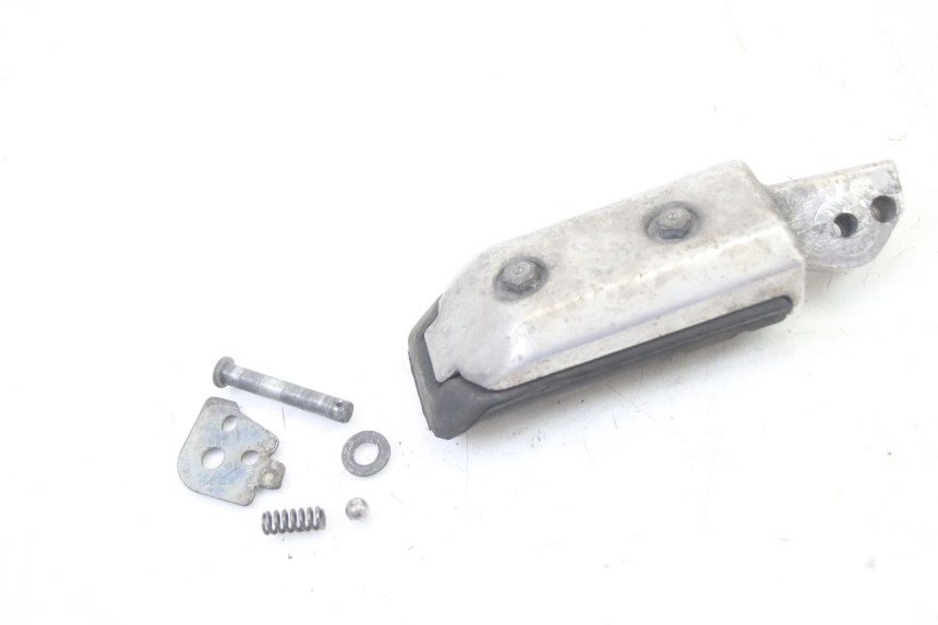 photo de REAR RIGHT FOOTREST HONDA ST PAN EUROPEAN 1300 (2002 - 2013)