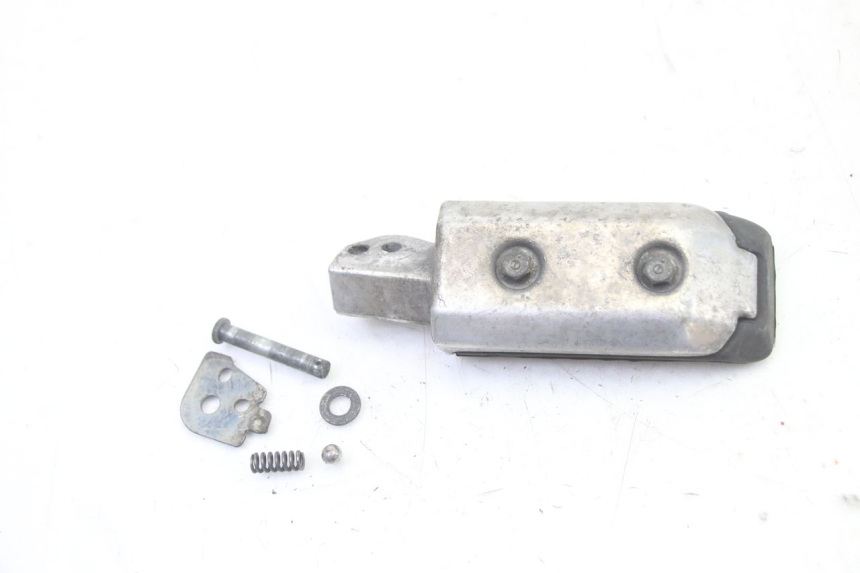 photo de REAR RIGHT FOOTREST HONDA ST PAN EUROPEAN 1300 (2002 - 2013)