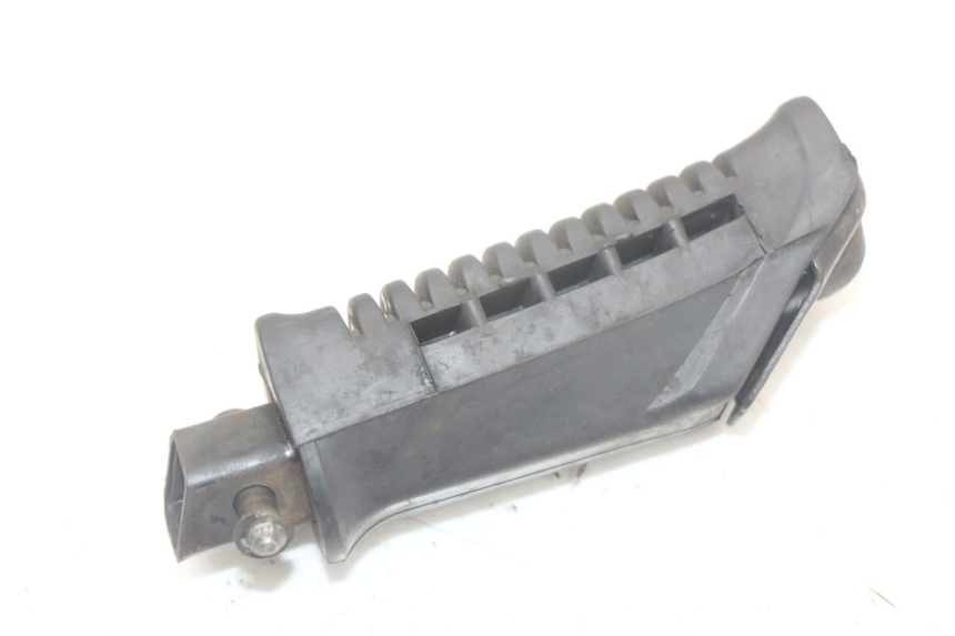 photo de REAR RIGHT FOOTREST SUZUKI GS F 500 (2004 - 2007)