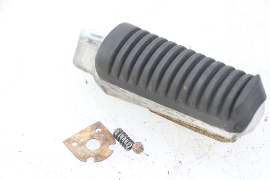 photo de REAR RIGHT FOOTREST YAMAHA XJ6 ABS 600 (2008 - 2016)