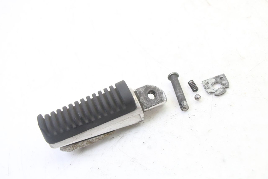 photo de REAR RIGHT FOOTREST YAMAHA XJ6 ABS 600 (2008 - 2016)