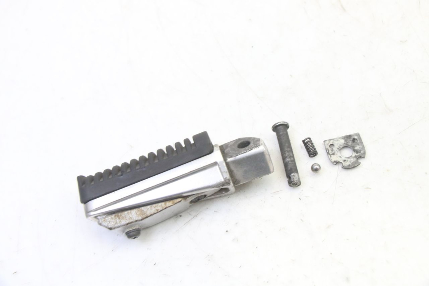 photo de REAR RIGHT FOOTREST YAMAHA XJ6 ABS 600 (2008 - 2016)