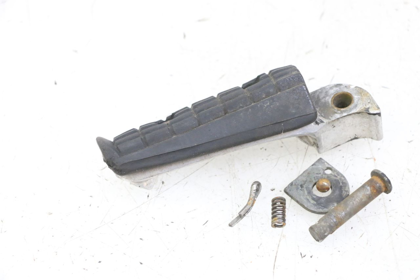 photo de REAR RIGHT FOOTREST YAMAHA XJN DIVERSION 600 (2000 - 2003)