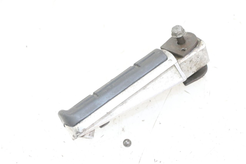 photo de REAR RIGHT FOOTREST YAMAHA FZS FAZER 600 (2001 - 2003)