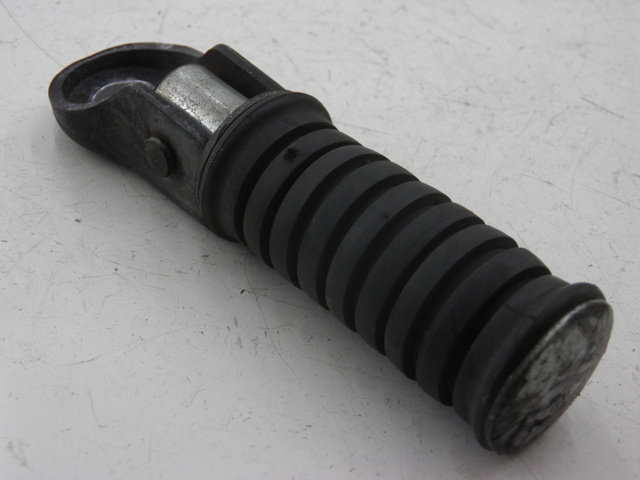 photo de REAR RIGHT FOOTREST YAMAHA SR 125 (1996 - 2003)