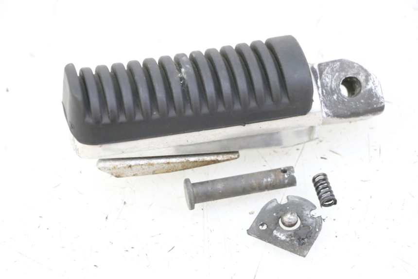 photo de REAR RIGHT FOOTREST YAMAHA XJ6 600 (2008 - 2016)