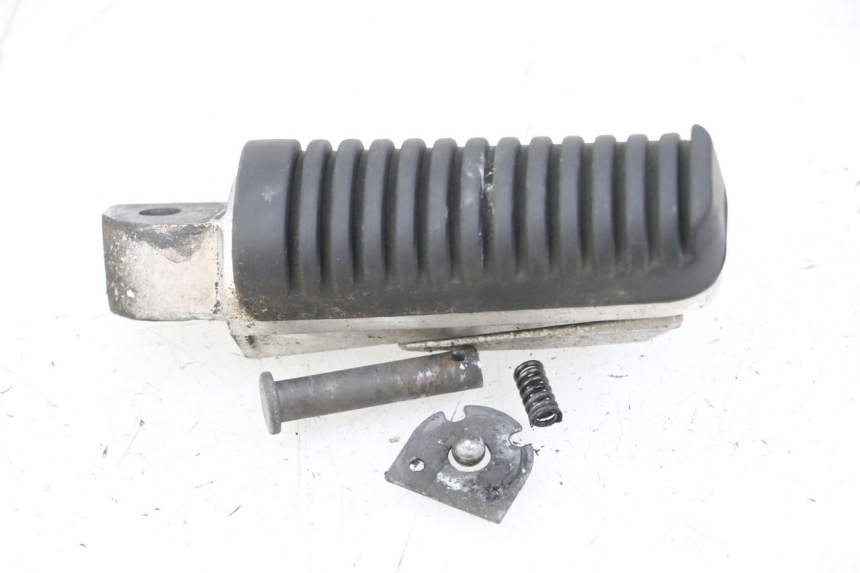 photo de REAR RIGHT FOOTREST YAMAHA XJ6 600 (2008 - 2016)